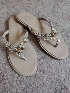 Naturalizer  Fallyn Jeweled Thong Sandals, sz 8